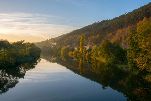 Río Sazava al atardecer de otoño — Foto de Stock