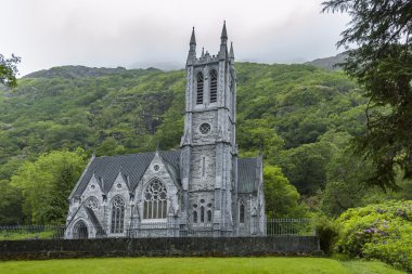 Poulnabrone dolmen Burren içinde. İrlanda