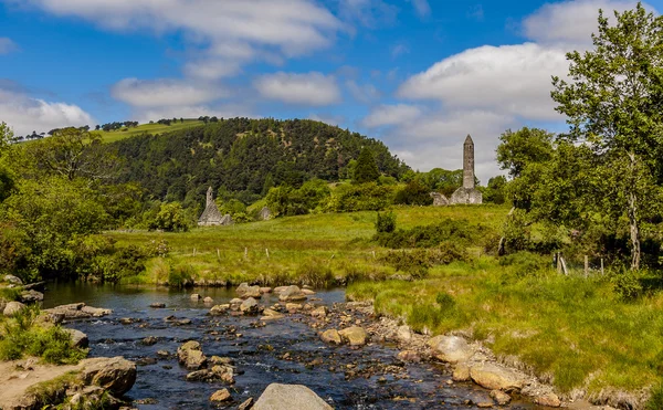 Poulnabrone dolmen Burren içinde. İrlanda