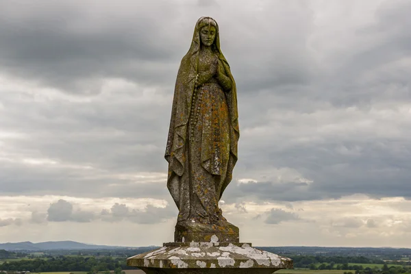 Mezar semetery Cashel kaya üzerinde bulunan eski mezar taşı