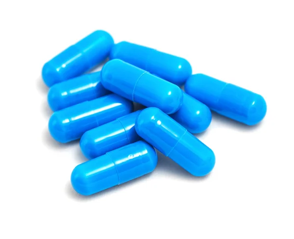 Ein Bündel blauer Pillen auf weißem Grund. — Stockfoto