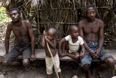 Bagyeli pigmeler Kamerun üzerinden