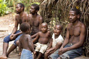 Bagyeli pigmeler Kamerun üzerinden