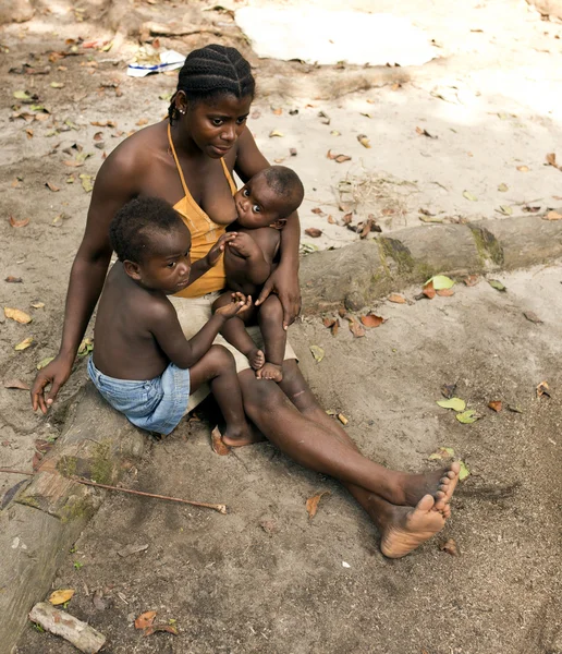 Bagyeli pigmeler Kamerun üzerinden