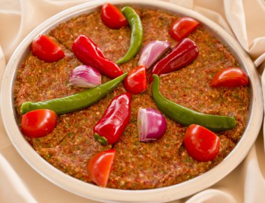 Tepsi kebabı Antakya stili