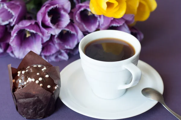 Romantik Menekşe Lale ve lezzetli yemekler