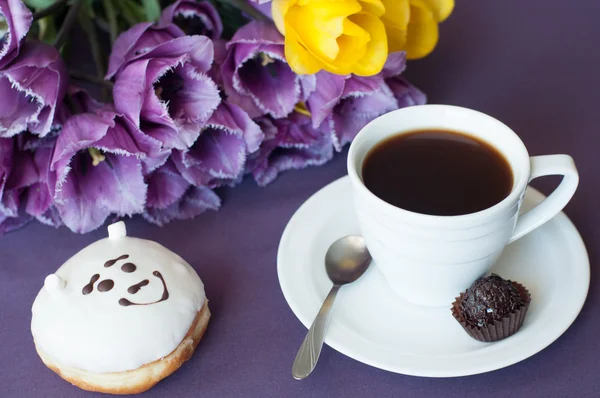 Romantik Menekşe Lale ve lezzetli yemekler