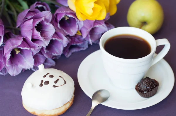 Romantik Menekşe Lale ve lezzetli yemekler