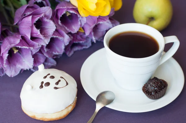 Romantik Menekşe Lale ve lezzetli yemekler