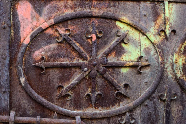 Old rusty steel door to nowhere — Stock Photo, Image