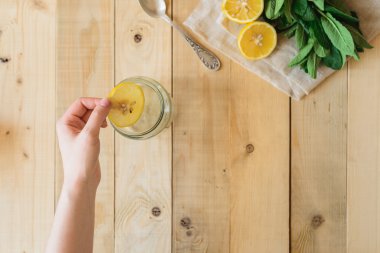 ahşap iç ev yapımı limonata için malzemeler