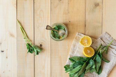 ahşap iç ev yapımı limonata için malzemeler