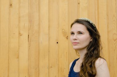 çiçek dalları erkeçsakalı baş genç kız