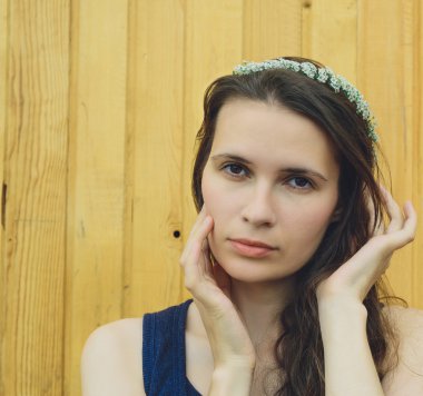 çiçek dalları erkeçsakalı baş genç kız