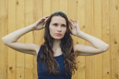 çiçek dalları erkeçsakalı baş genç kız