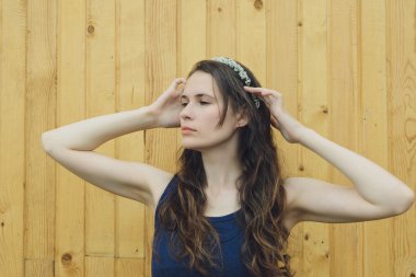 çiçek dalları erkeçsakalı baş genç kız