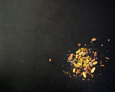 siyah arduvaz masada Antep fıstığı