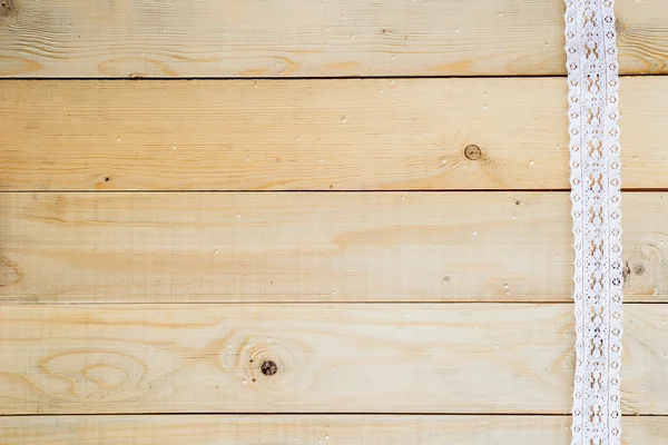 Concepto de artesanía, cinta de encaje sobre fondo de madera — Foto de Stock