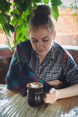 Kız kakao içecekler