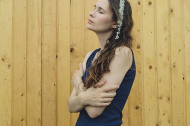 çiçek dalları erkeçsakalı baş genç kız