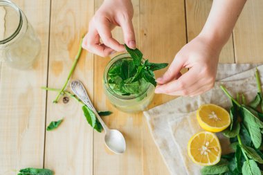 Taze ev yapımı limonata