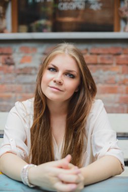 güzel sarışın kız