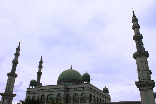 Grüne schattige Moschee — Stockfoto