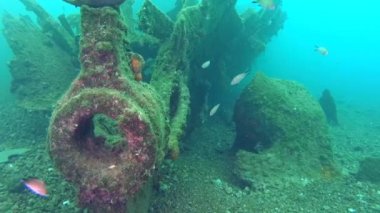 Batık geminin metal parçalar.