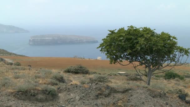 Vista do estreito entre as ilhas . — Vídeo de Stock