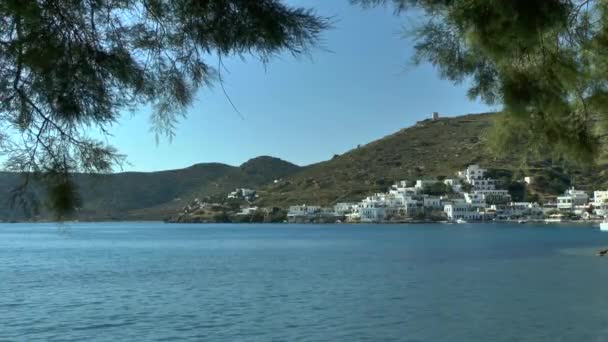 Θέα στην παραθαλάσσια πόλη της Ελληνικής. — Αρχείο Βίντεο