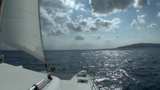 Approaching sailing catamaran to the island. — Stock Video