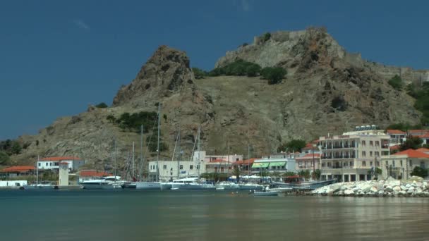 ギリシャの海岸沿い町の風景. — ストック動画