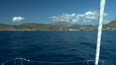 Bir Yunan sahil kasabası görünümünü.