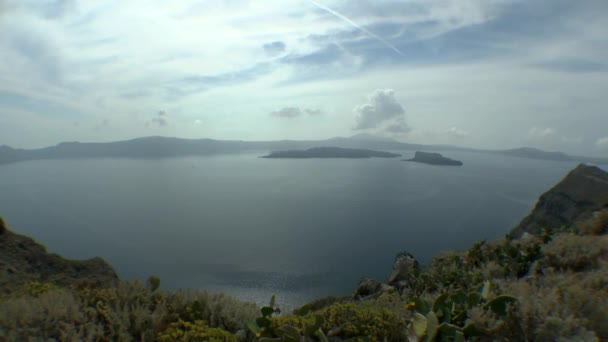 De krater van een oude vulkaan - Santorini-archipel. — Stockvideo