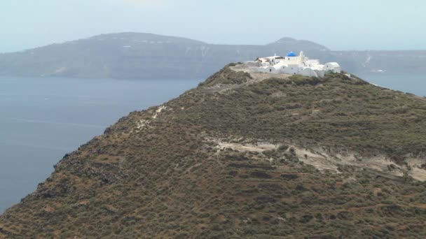 El monasterio en la cima de la montaña . — Vídeos de Stock