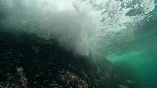 Waves crashing from underwater — Stock Video