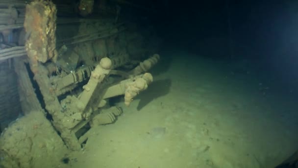 Электрические выключатели в электромеханическом отсеке затонувшей подводной лодки . — стоковое видео