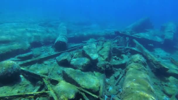 Underwater anthropogenic landscape: a broken pier in the Mediterranean. — Stock Video