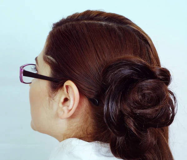Schöne Frisur geeignet für Büro Nahaufnahme — Stockfoto