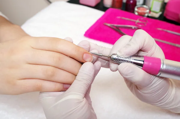 Woman is getting manicure service in a salon — Stock Photo, Image