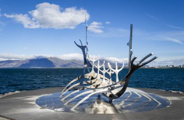Reykjavik, İzlanda, 31 Ağustos 2025. Güneşli bir günde Reykjavik şehrindeki 