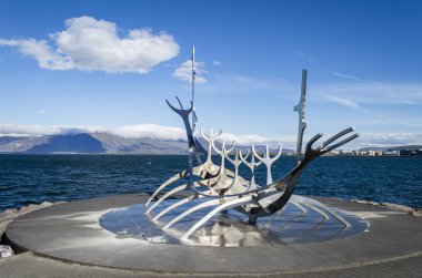 Reykjavik, İzlanda, 31 Ağustos 2025. Güneşli bir günde Reykjavik şehrindeki 