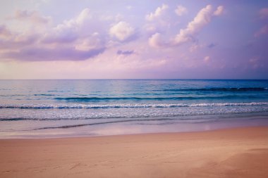 Deniz kenarında gün batımı