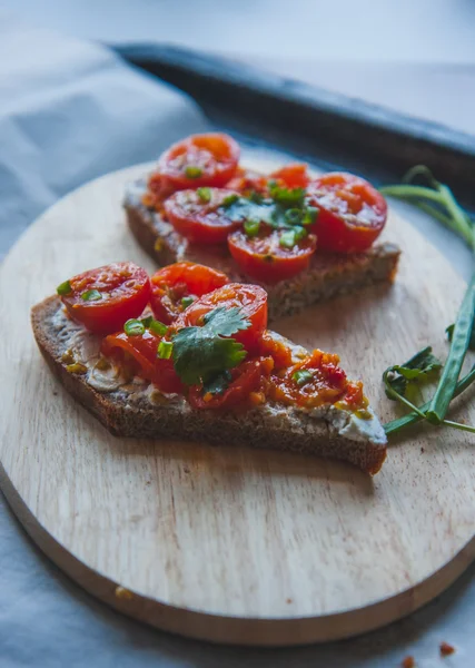 Bruschetta con tomate y tomillo —  Fotos de Stock