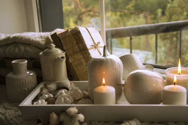 Mumlar ve seramiklerle romantik dekor tasarımı