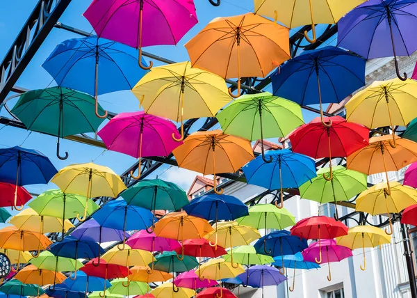 Kleurrijke Paraplu Kleurrijke Paraplu Lucht Straatdecoratie Van Paraplu Achtergrond Van — Stockfoto