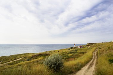 Deniz kıyısındaki eski deniz feneri