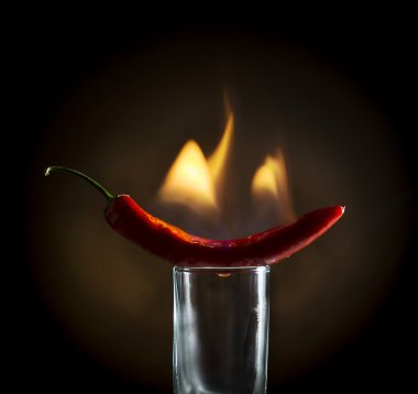 Alevler camına ile kırmızı acı biber