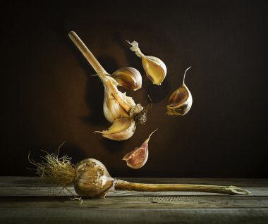 Sarımsak kafa dağılır parçalar halinde