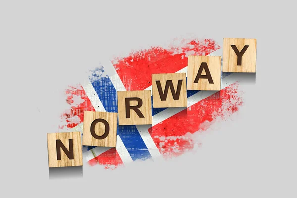 Noruega. La inscripción en bloques de madera, sobre el fondo de la bandera de Noruega. Ilustración 3D. Aislado sobre un fondo gris. — Foto de Stock